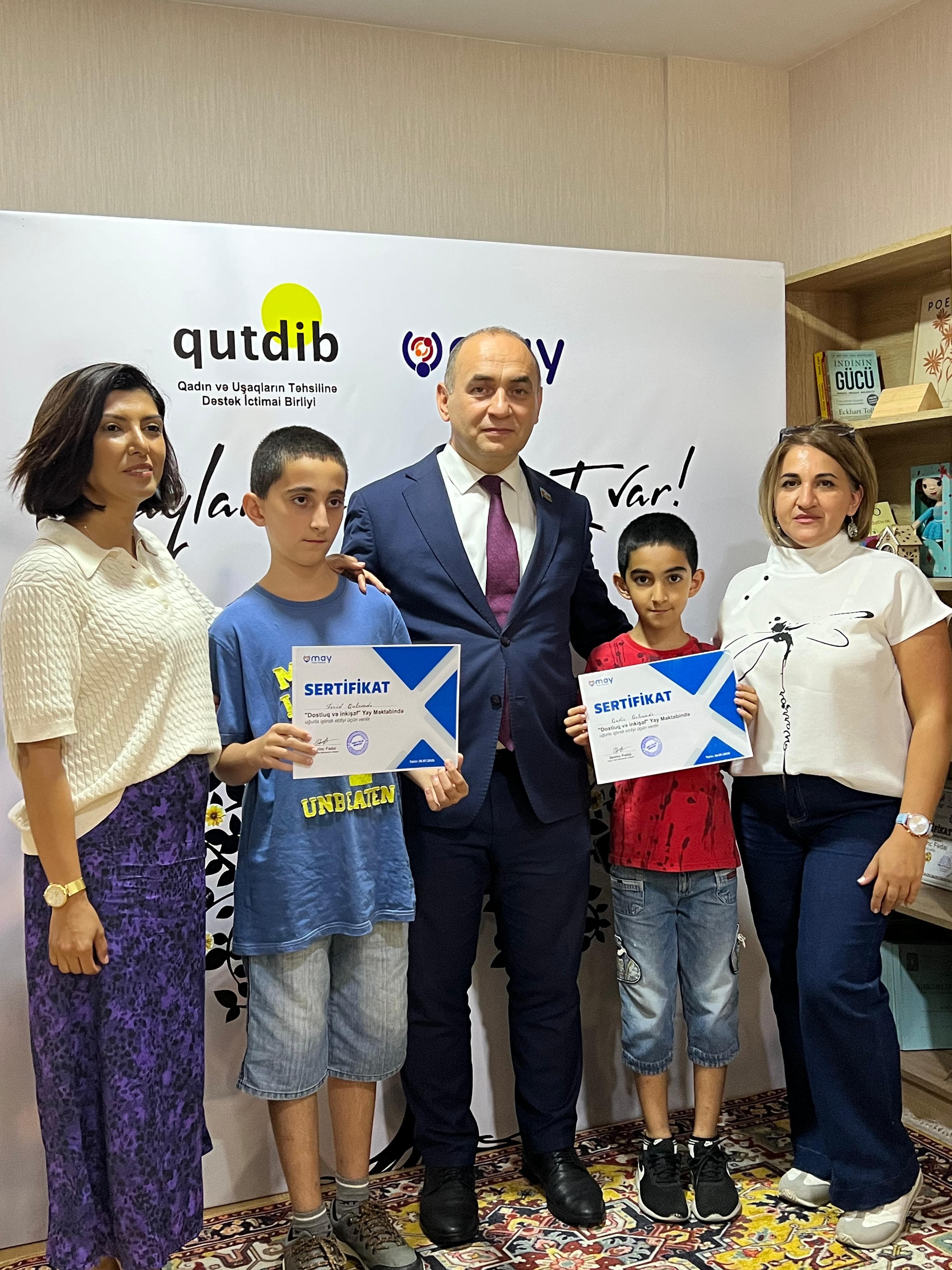 Balaca vətəndaşlarla böyük söhbət: Millət vəkili yay məktəbində (FOTO)
